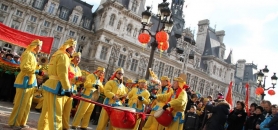 Défilé du Nouvel An Chinois à Paris – Dragons et lions à l’Hôtel de Ville pour l’année du Tigre