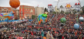 Carnaval de Nice 2010 – le Corso carnavalesque enflamme la Place Masséna
