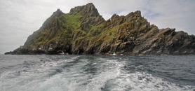 Skellig Michael – les ruines d’un monastère isolé au sommet de l’île aux macareux