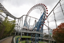 Thunder Dolphin, un megacoaster Intamin dans le centre-ville de Tokyo