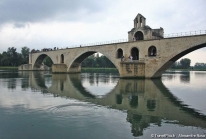 Le pont d’Avignon – on danse tous en rond sur le pont Saint Bénézet