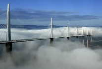 Viaduc de Millau : le plus le plus haut du monde franchit la vallée du Tarn