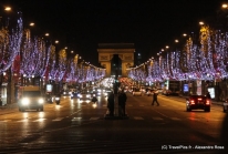 Charlotte Gainsbourg illumine les Champs-Elysées, animés d’un marché de noël en 2009