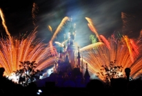 Les Feux Enchantés (Enchanted Fireworks) illuminent les nuits estivales de Disneyland