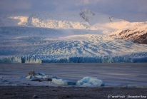 Soleil couchant sur le Fjallsárlón – un lac gelé bordant le plus grand glacier du monde
