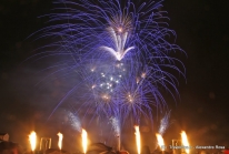 Le maire de Cergy-Pontoise présente ses Vœux 2011 en « explosant » la Planète Bleue