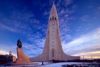 Hallgrimskirkja – de fausses colonnes basaltiques forment une église naturelle à Reykjavik