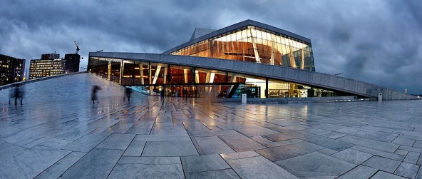 Norske Opera – le renouveau de la banlieue d’Oslo en lignes obliques