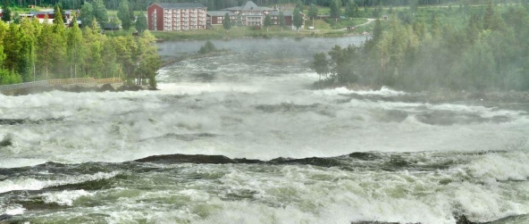 Storforsen – les plus grandes cataractes naturelles d’Europe traversent la Laponie