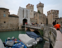 Sirmione – la forteresse Scaliger défend le Lac de Garde pour Vérone